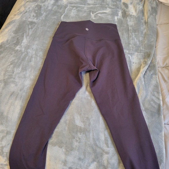 Lulu wunder under capris. - Picture 4 of 4